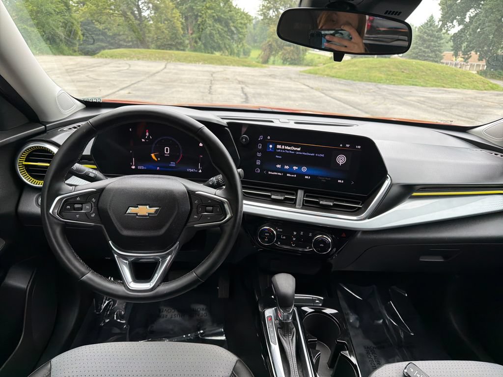 Used 2024 Chevrolet Trax LT w/ Driver Confidence Package FWD image 28