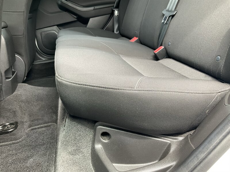 Used 2017 Ford Focus SE w/ Cold Weather Package FWD image 15
