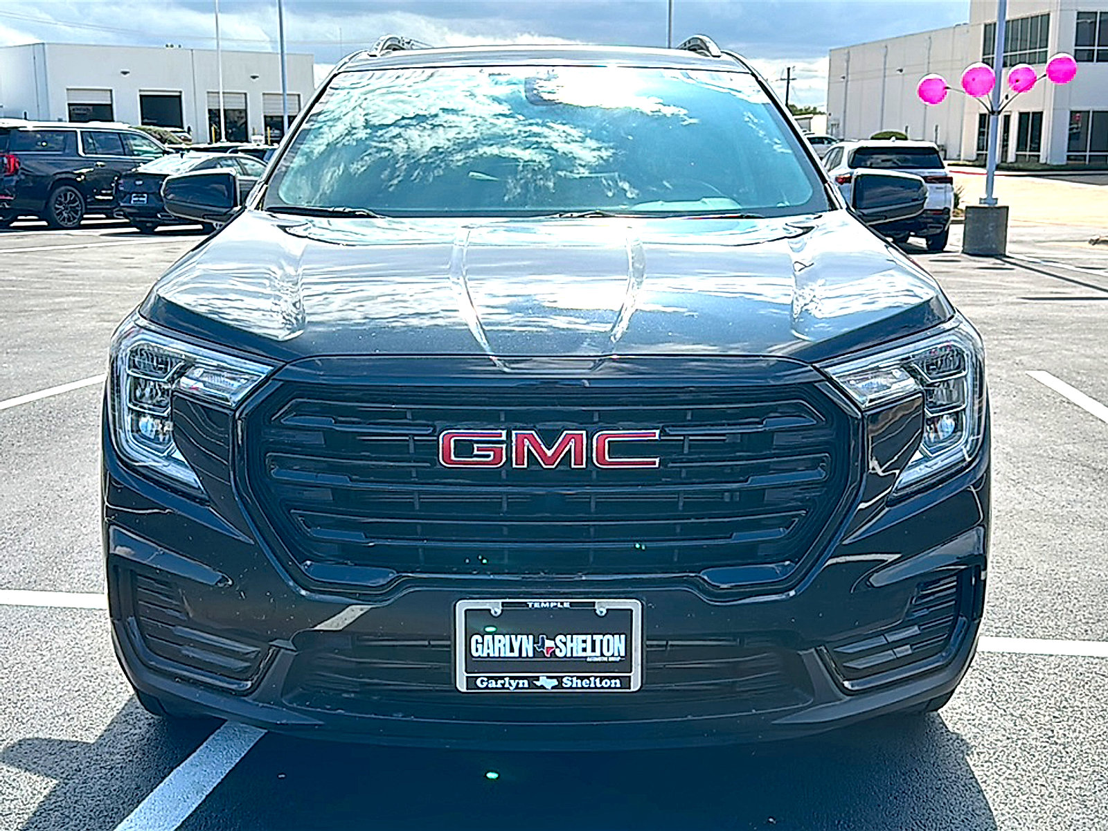 Used 2024 GMC Terrain SLE w/ Driver Convenience Package FWD image 11