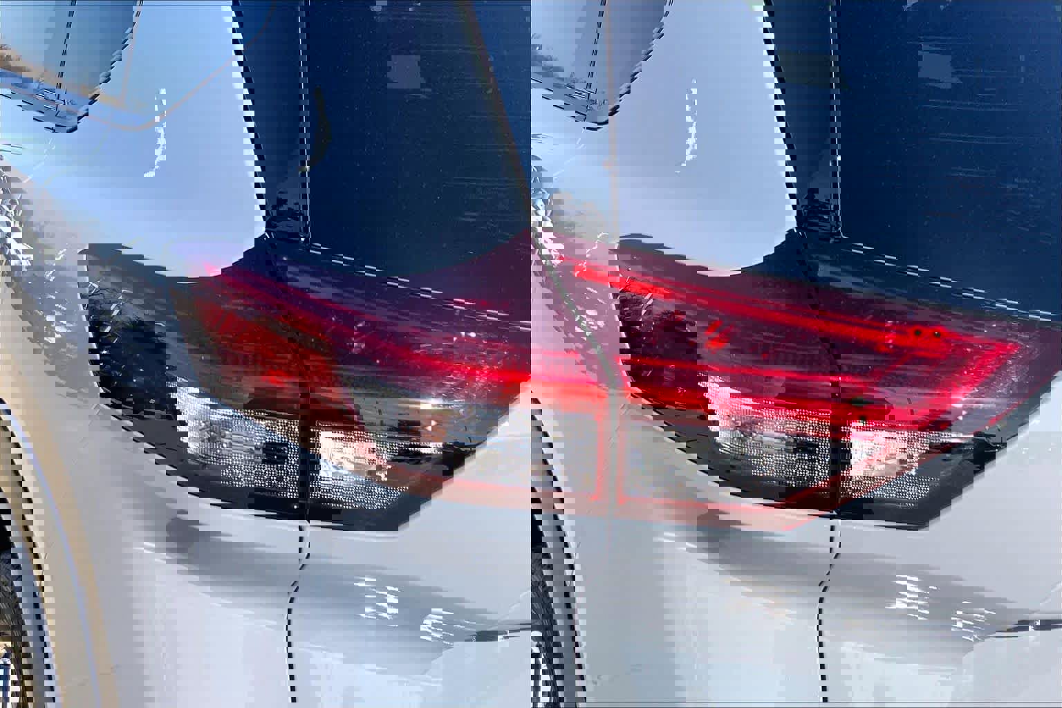 Used 2025 Nissan Rogue SL image 28