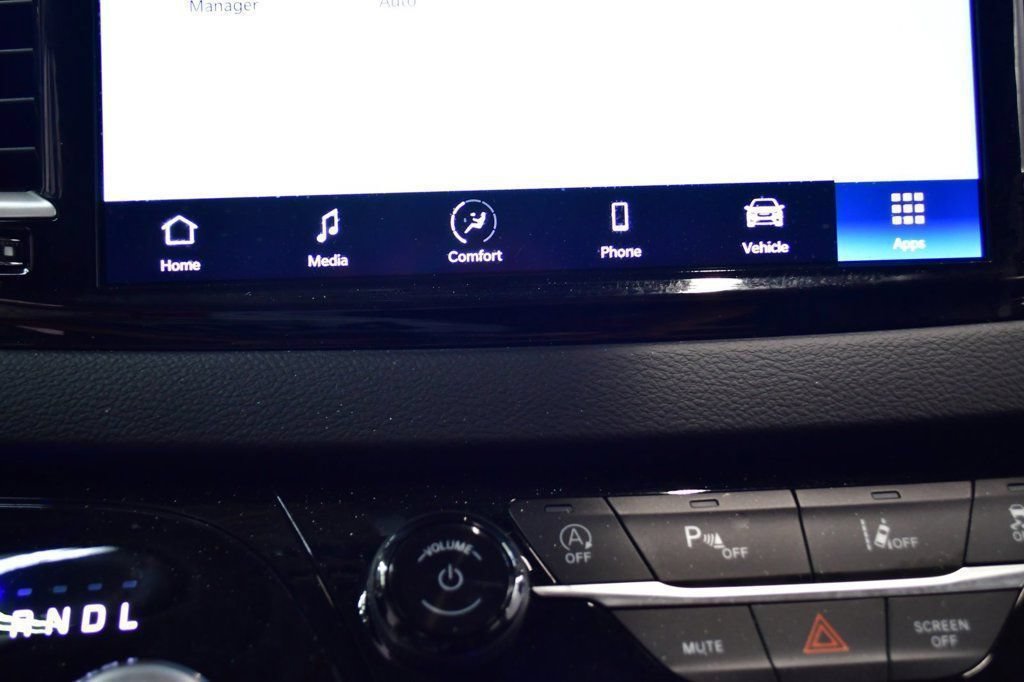 Used 2024 Chrysler Pacifica Touring-L FWD image 20