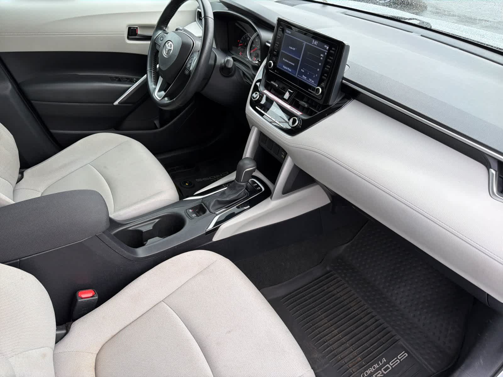 Used 2022 Toyota Corolla Cross LE FWD image 15