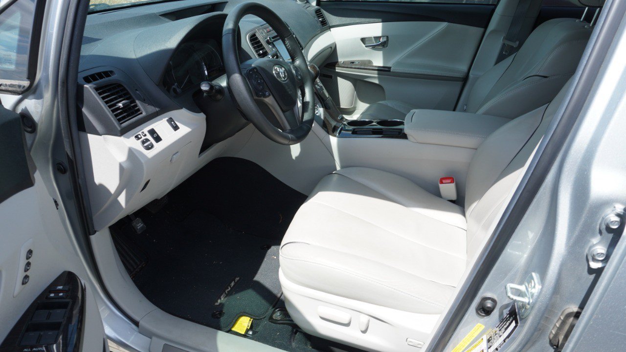Used 2015 Toyota Venza XLE w/ XLE Premium Package FWD image 8