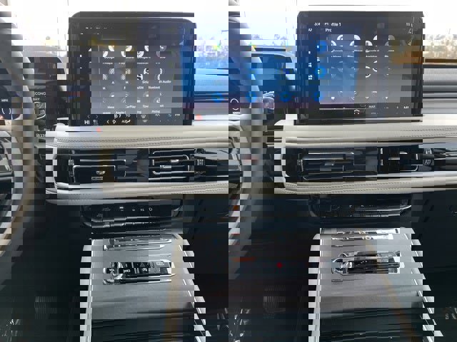 Used 2025 Lincoln Aviator AWD w/ Jet Appearance Package image 34