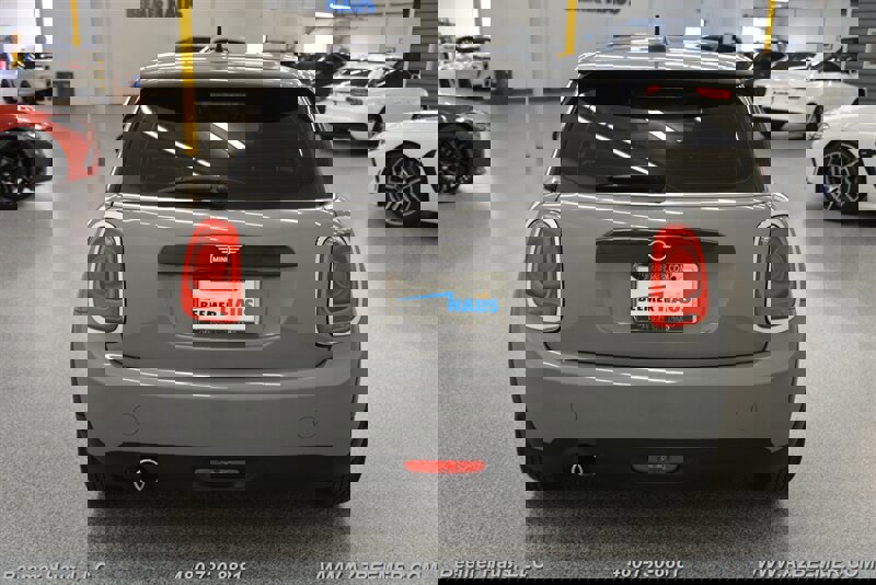 Used 2021 MINI Cooper 2-Door Hardtop image 9