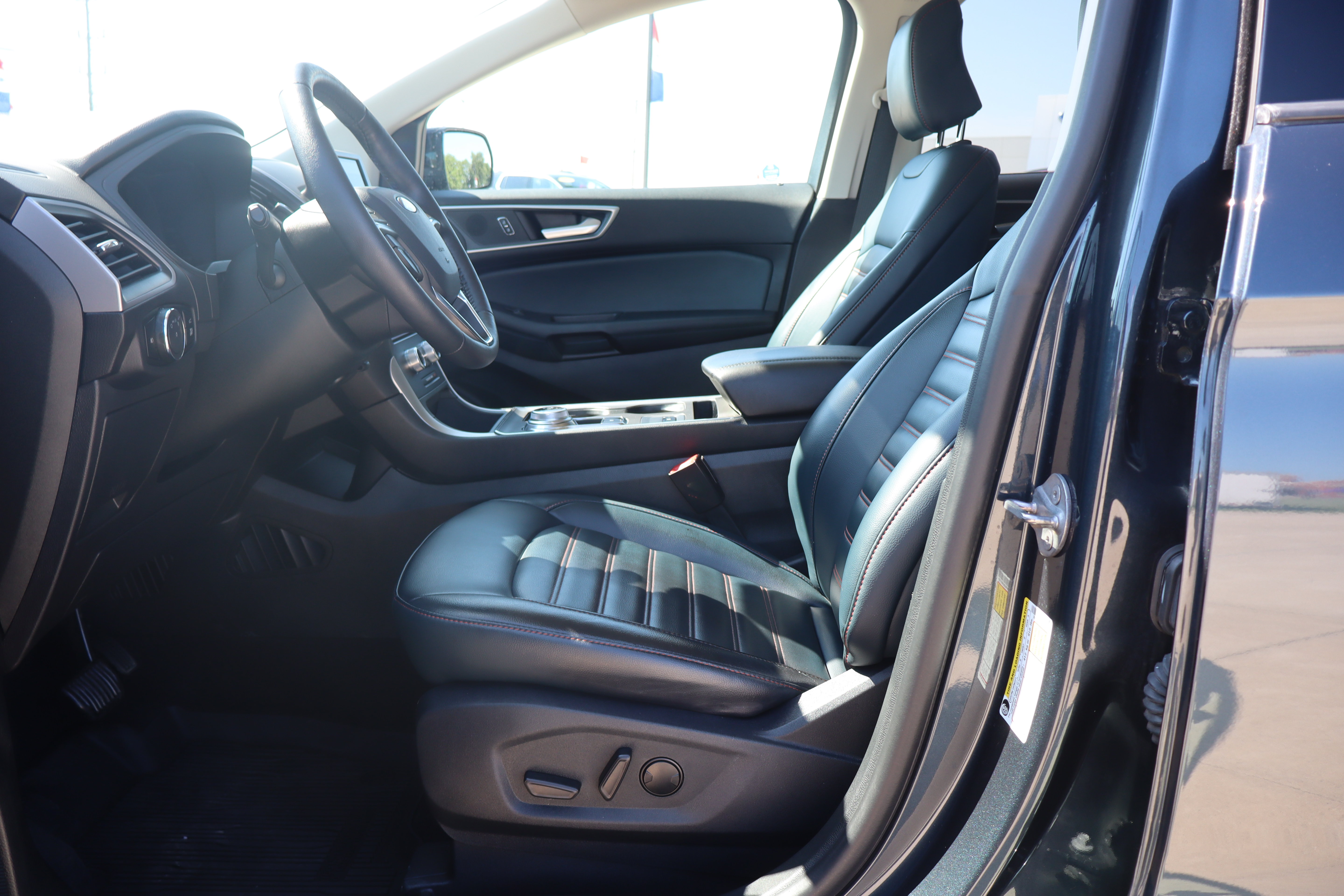 Used 2024 Ford Edge SEL w/ Sport Appearance Package AWD/4WD image 10