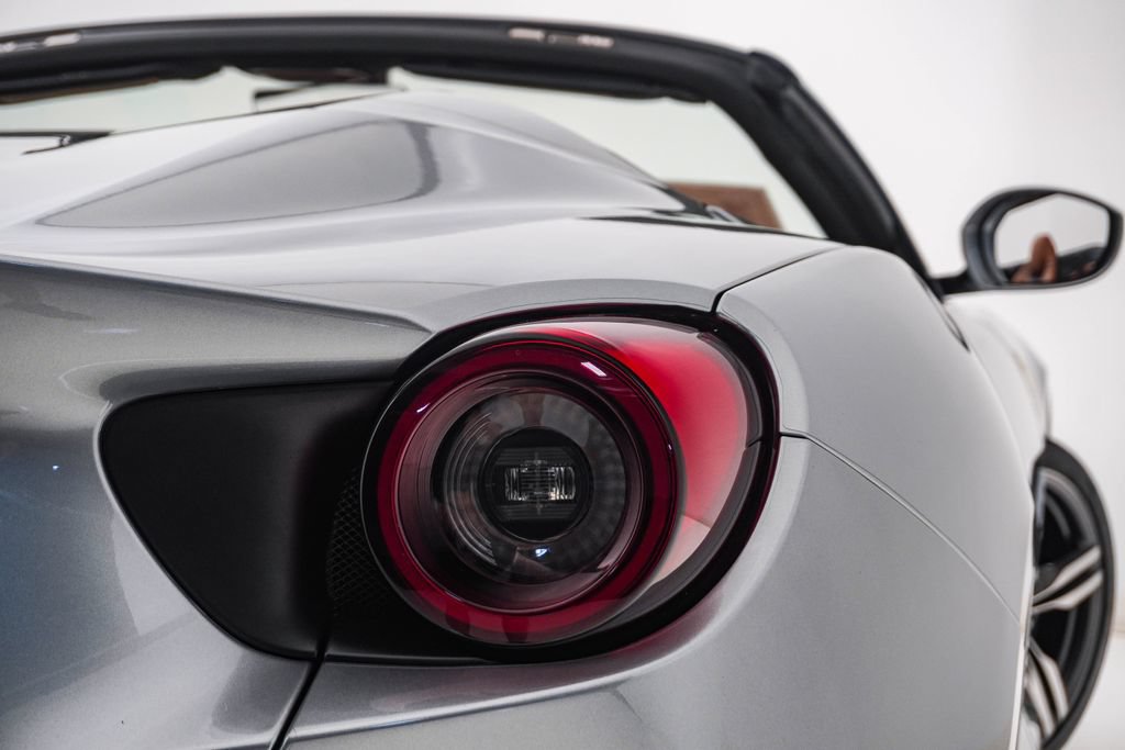Used 2019 Ferrari Portofino RWD image 15