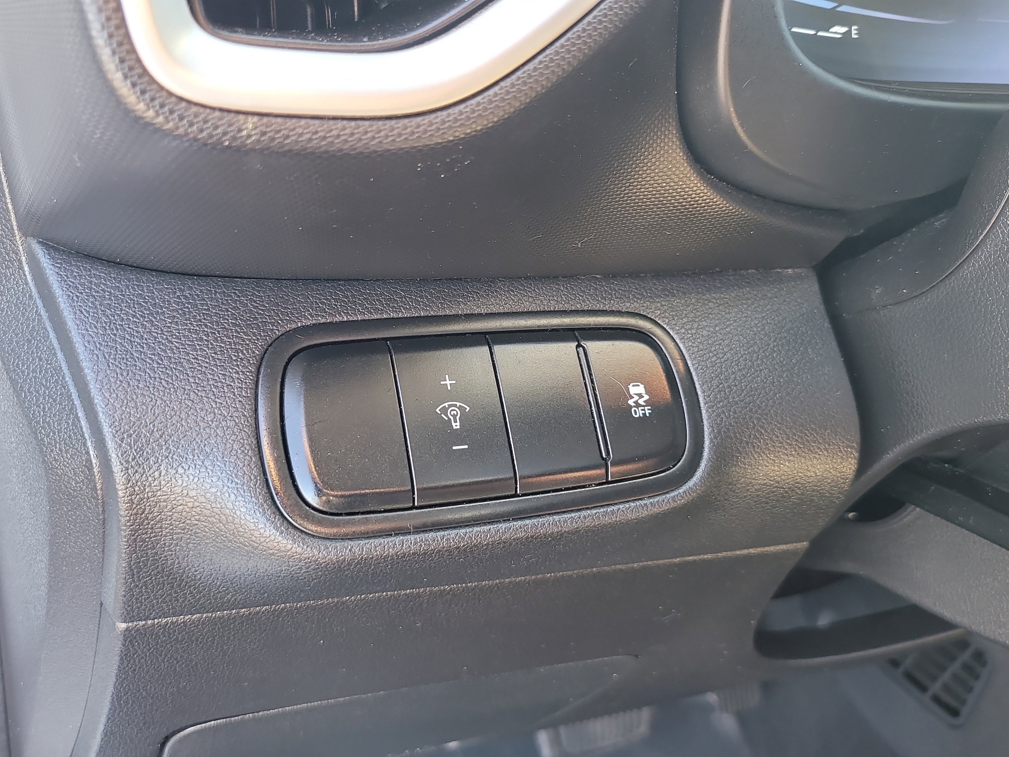 Used 2024 Hyundai Venue SEL image 31