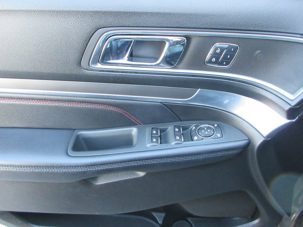 Used 2017 Ford Explorer Sport w/ Equipment Group 401A image 25