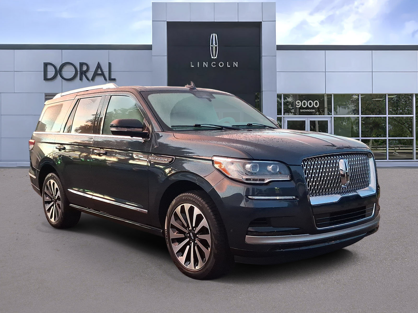 Certified 2024 Lincoln Navigator Reserve AWD/4WD image 1