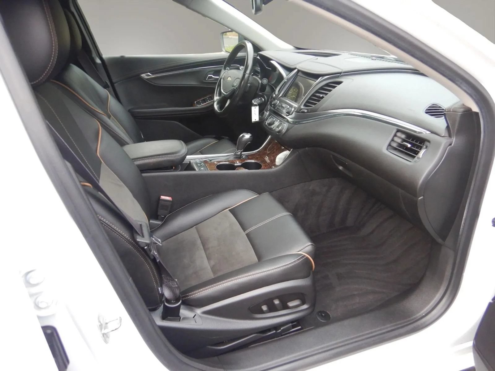 Used 2014 Chevrolet Impala LT w/ Premium Seating Package FWD image 22