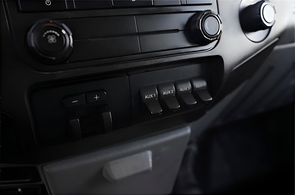 Used 2013 Ford F450 XL w/ Snow Plow Prep Pkg image 22