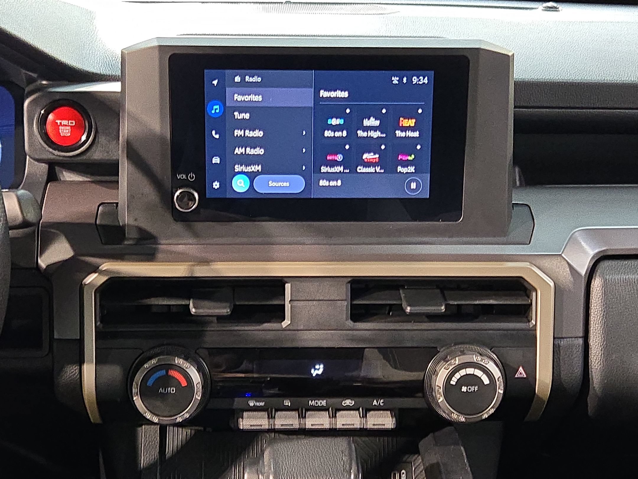 Certified 2025 Toyota Tacoma TRD Off-Road AWD/4WD image 16