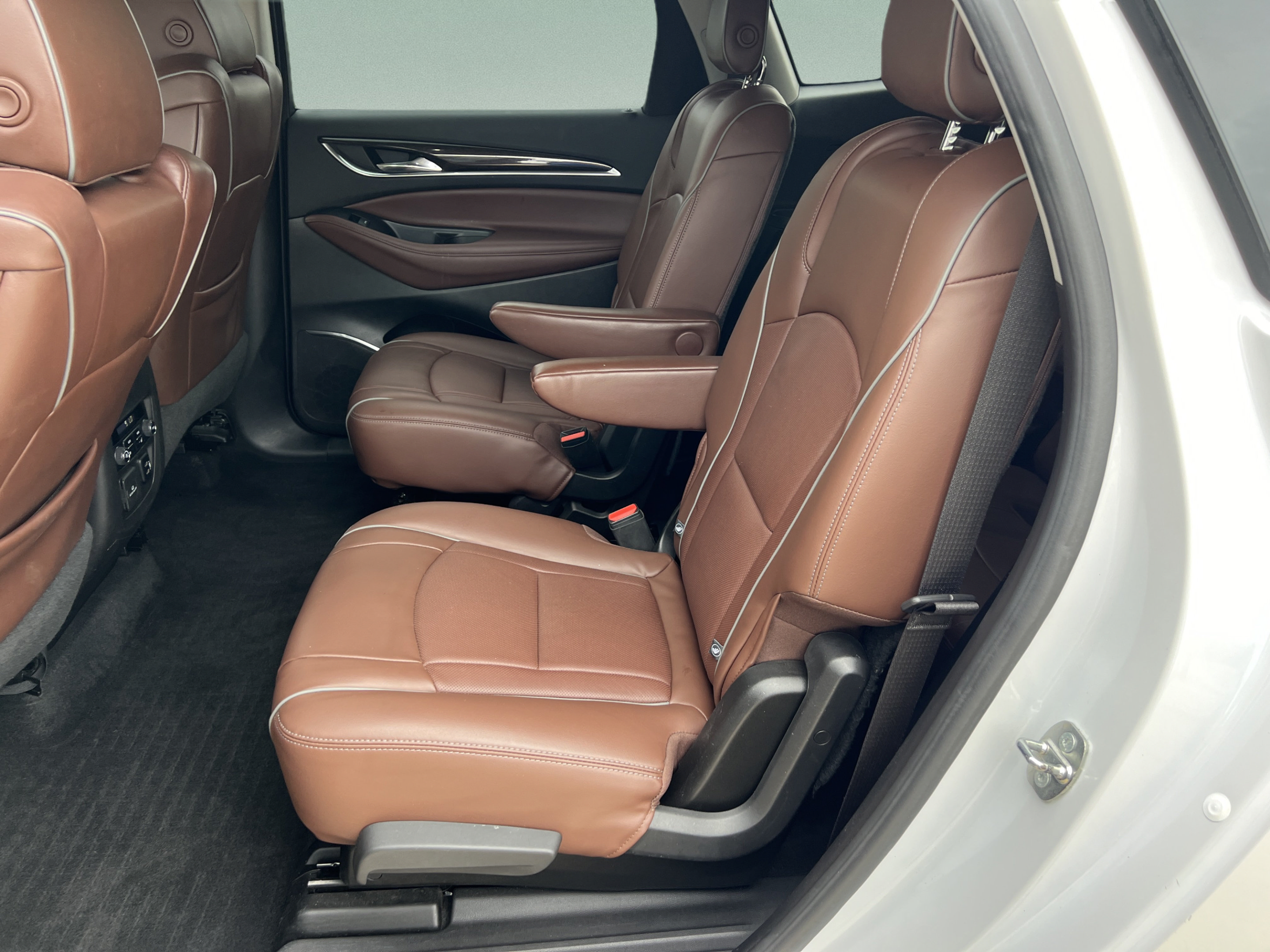 Used 2018 Buick Enclave Avenir w/ Avenir Technology Package AWD/4WD image 24