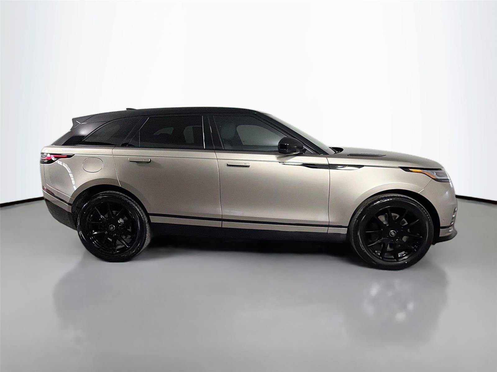New 2026 Land Rover Range Rover Velar Dynamic SE AWD/4WD image 4