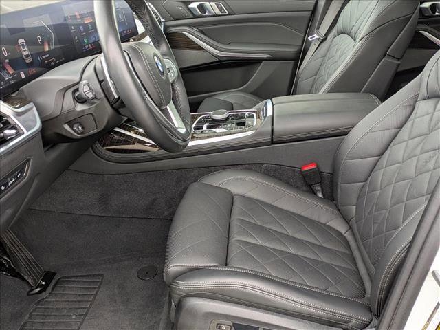 Used 2024 BMW X7 xDrive40i w/ Premium Package image 17
