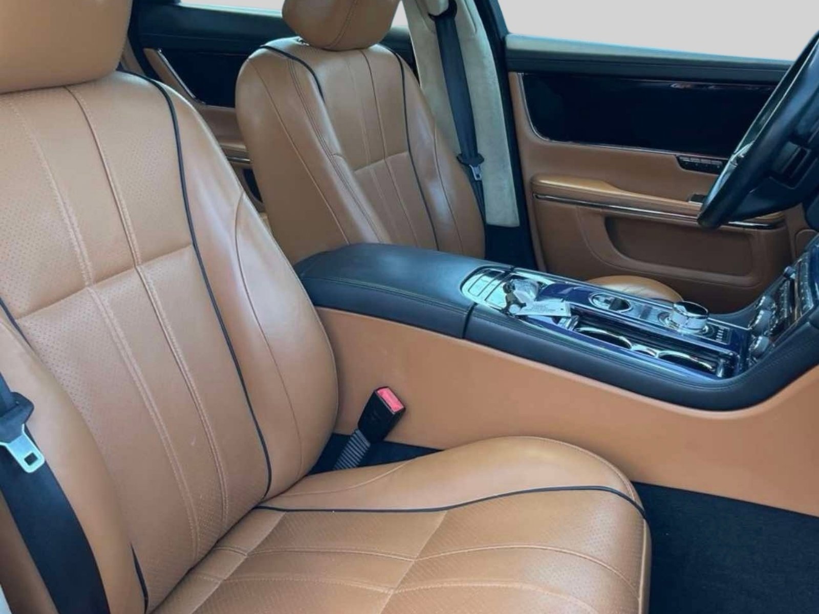 Used 2013 Jaguar XJ AWD image 5