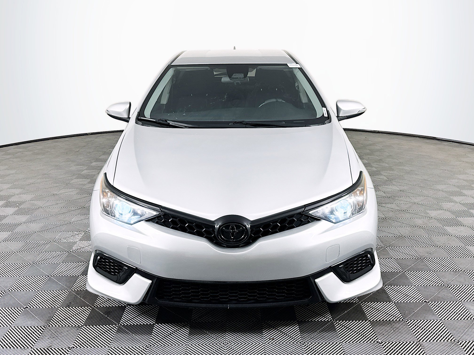 Used 2017 Toyota Corolla iM image 2
