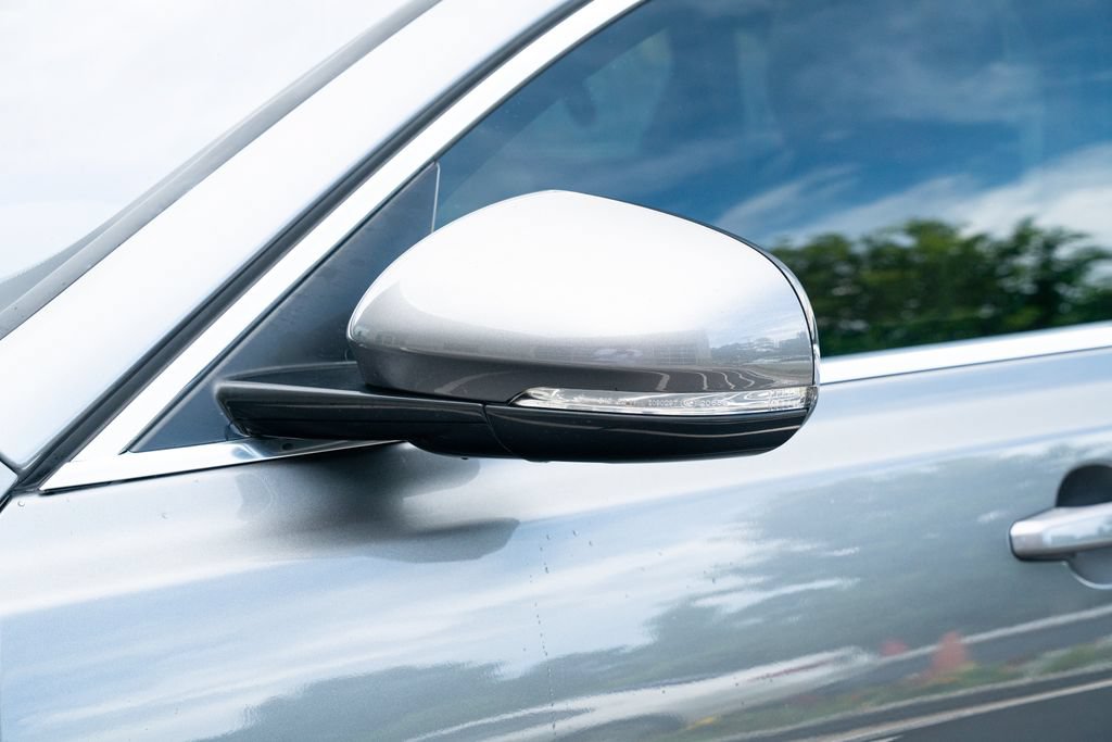 Used 2020 Jaguar XF Premium RWD image 23