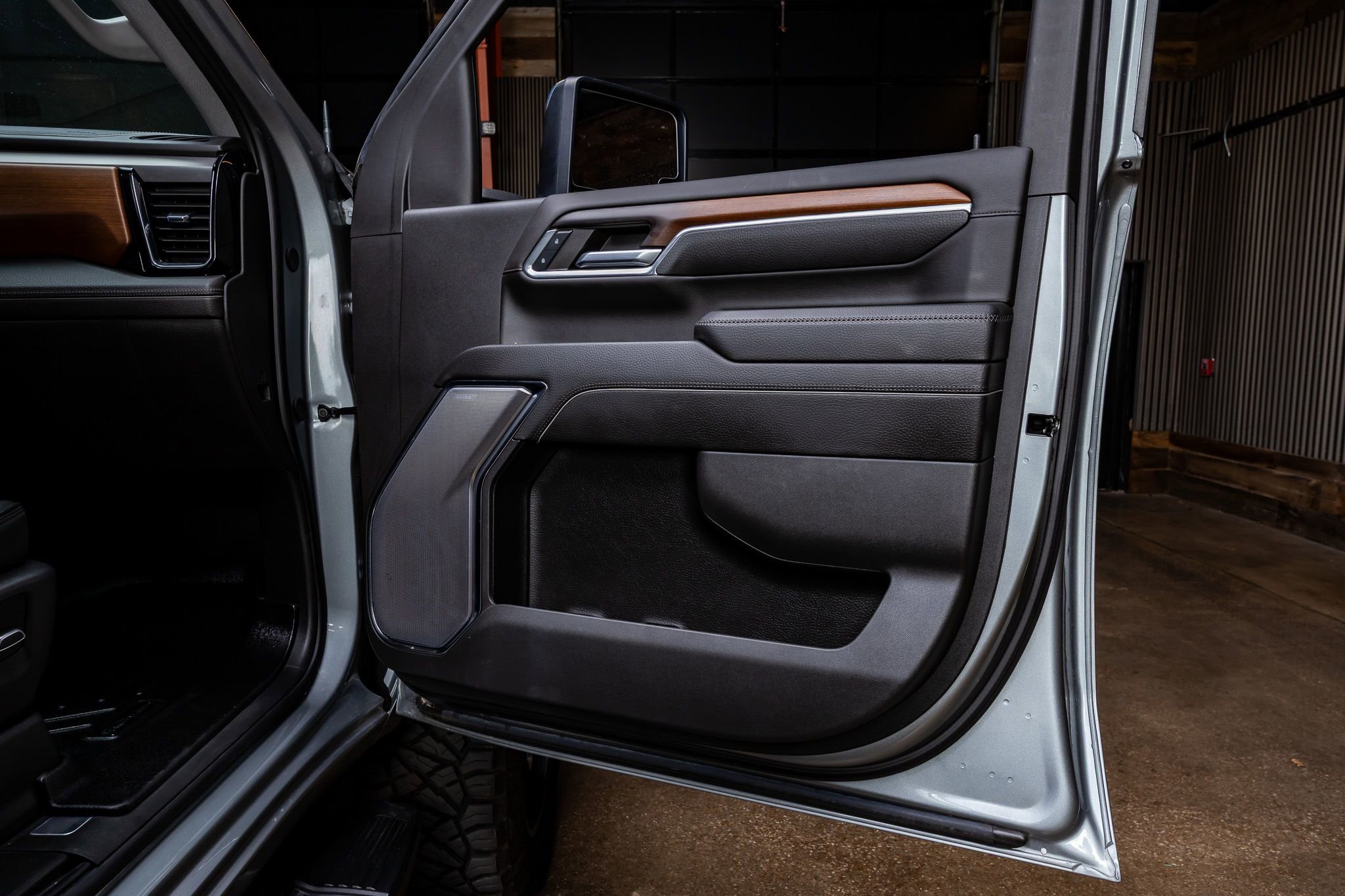 Used 2024 GMC Sierra 3500 Denali w/ Denali Reserve Package image 36