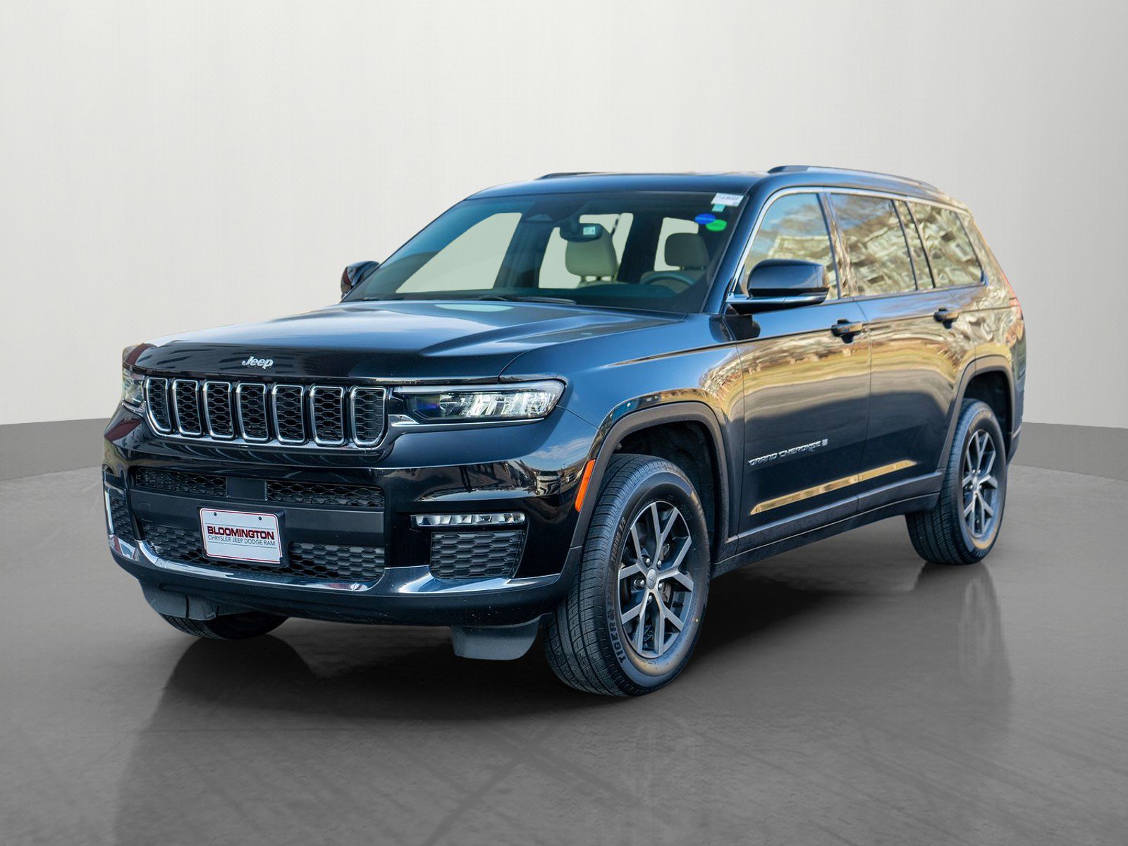 Used 2023 Jeep Grand Cherokee L Limited AWD/4WD image 3