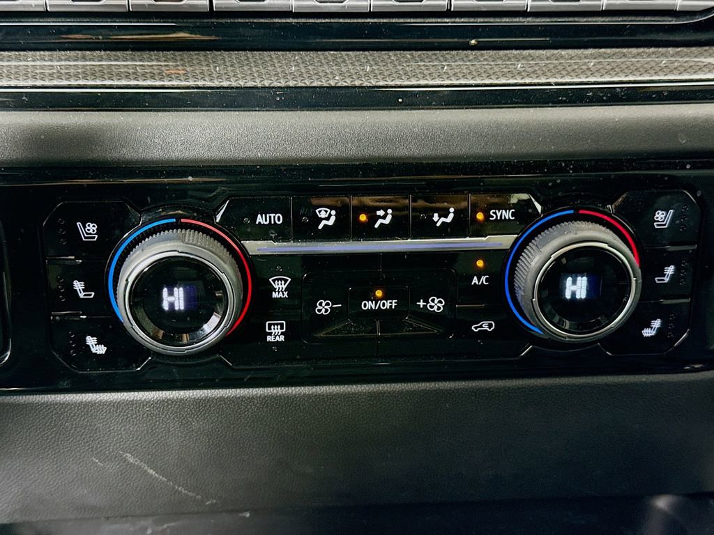 Used 2024 Chevrolet Silverado 2500 ZR2 w/ Technology Package image 18