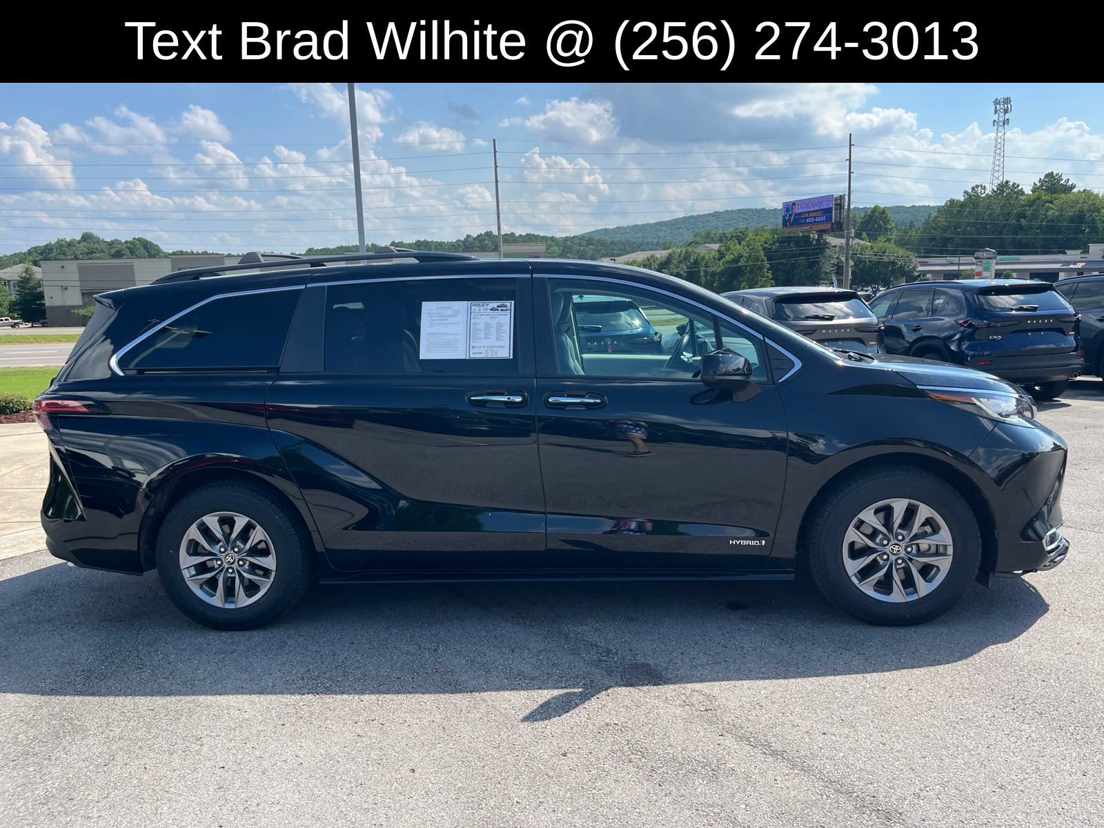Used 2021 Toyota Sienna XLE FWD image 2