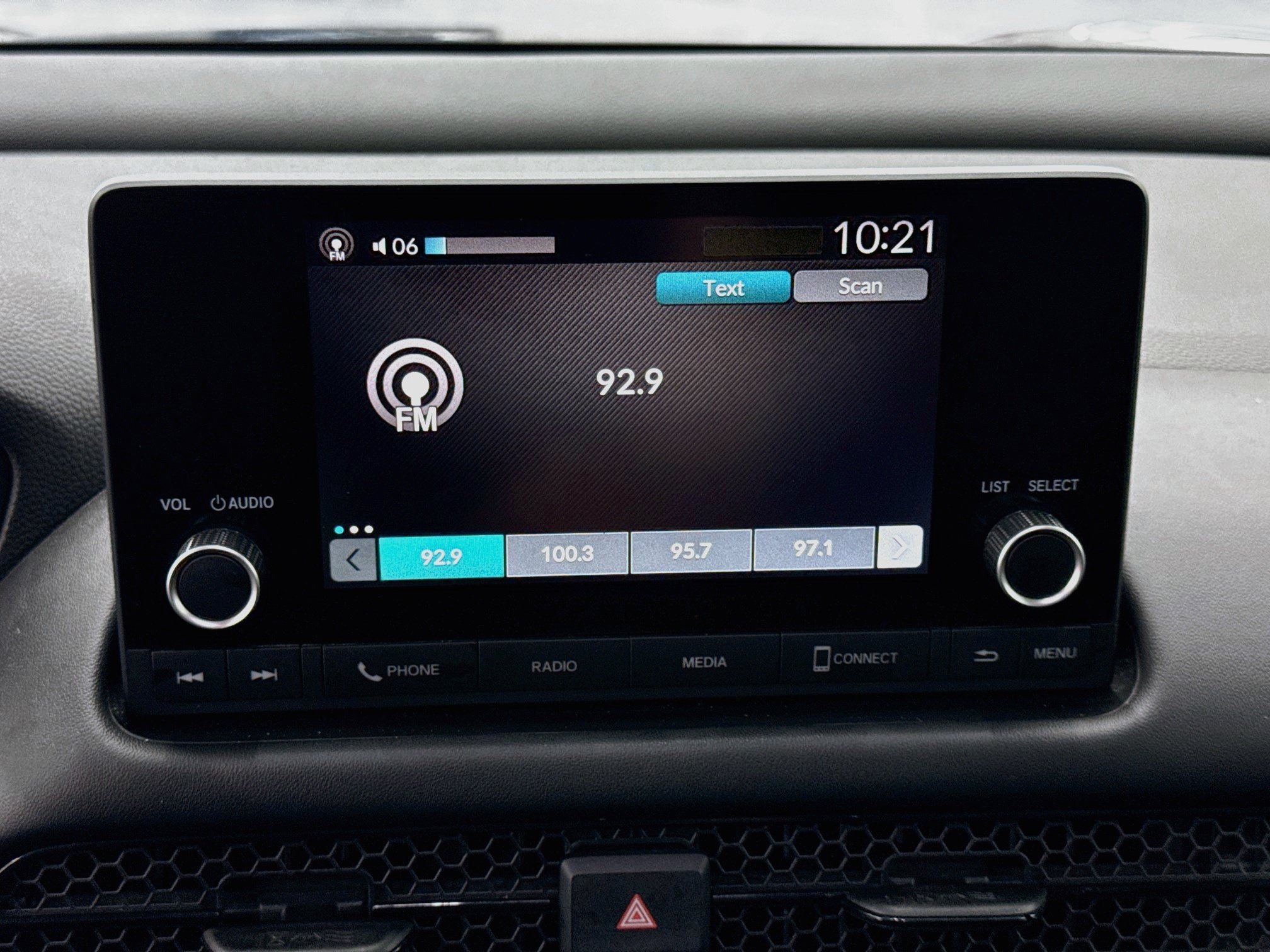 Used 2023 Honda HR-V LX image 19