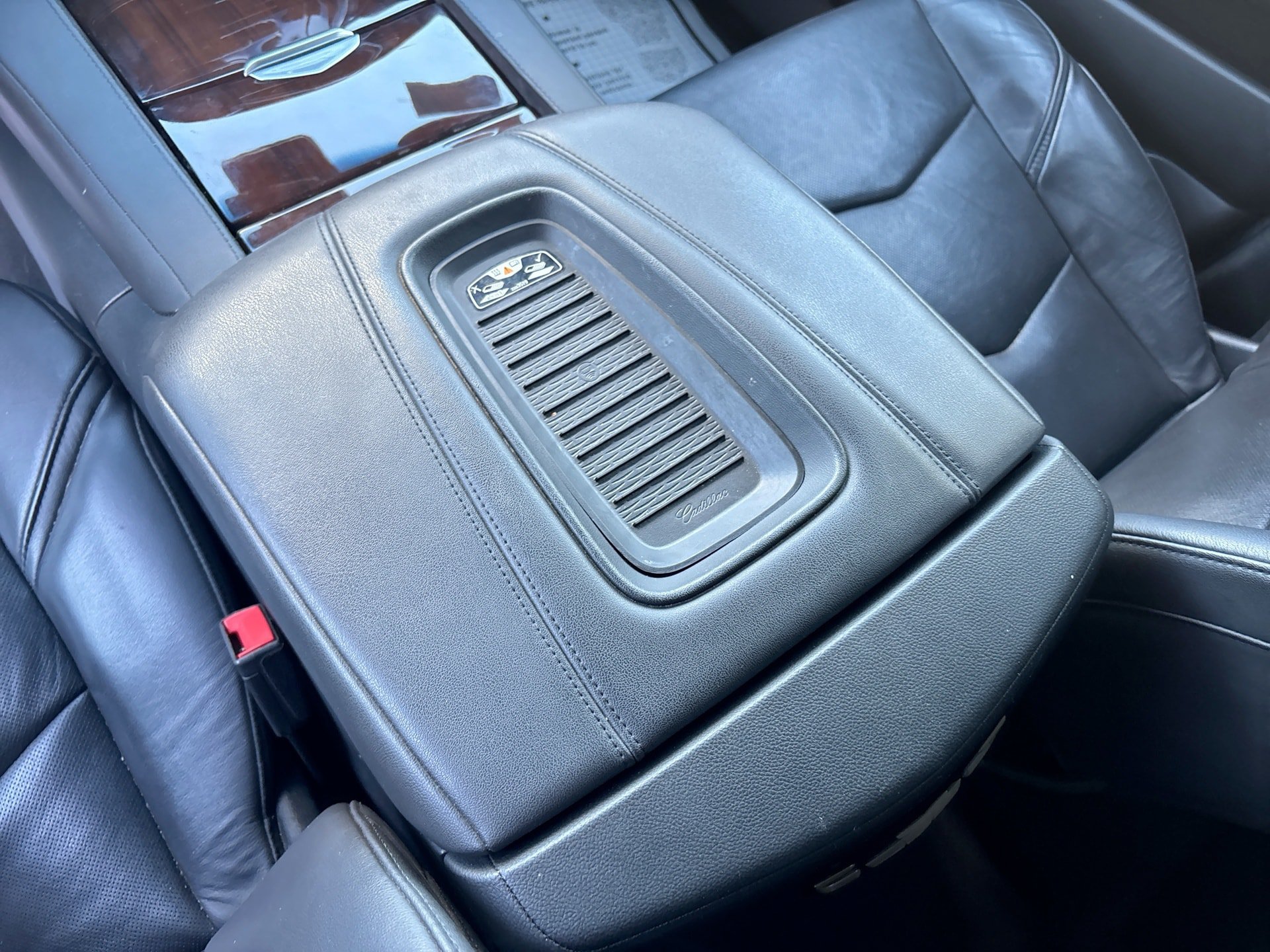 Used 2019 Cadillac Escalade ESV Luxury AWD/4WD image 24
