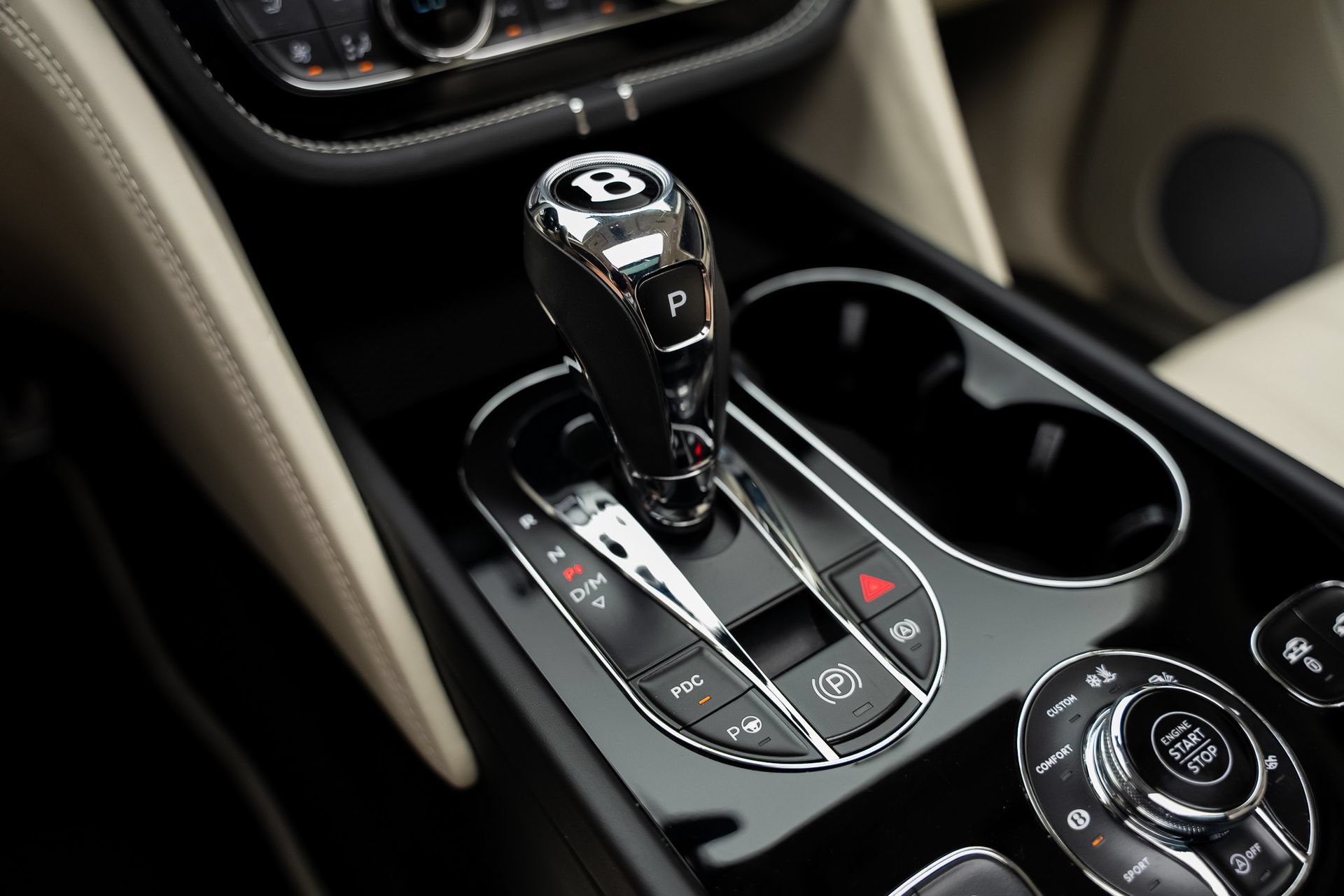 Used 2018 Bentley Bentayga AWD/4WD image 52