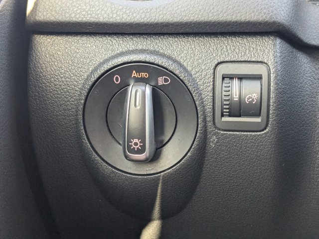 Used 2016 Volkswagen Tiguan S image 12