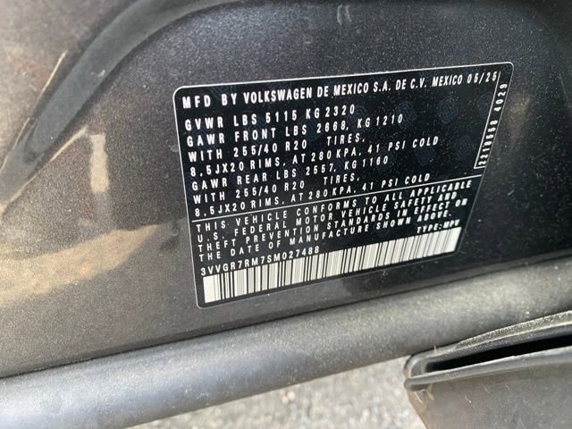 Used 2025 Volkswagen Tiguan SE R-Line image 13