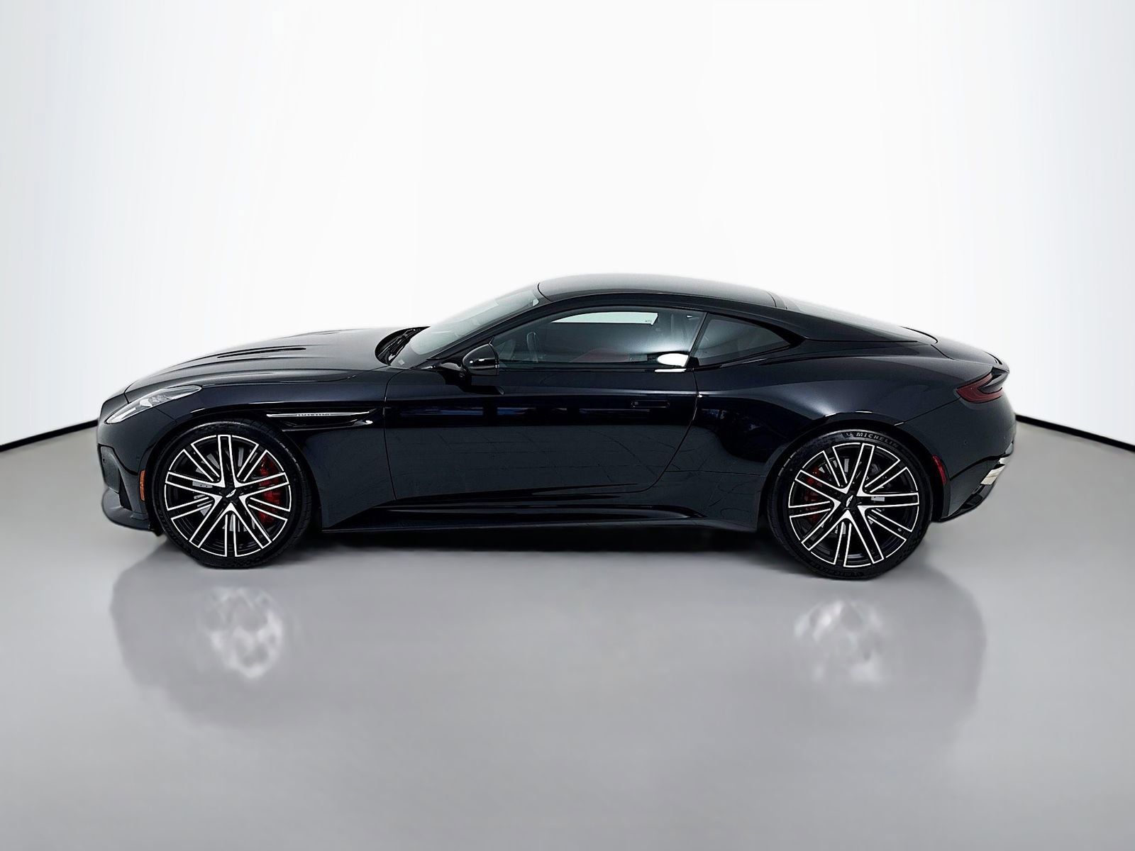 Used 2024 Aston Martin DB12 Coupe RWD image 4