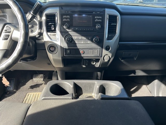 Used 2018 Nissan Titan SV image 9
