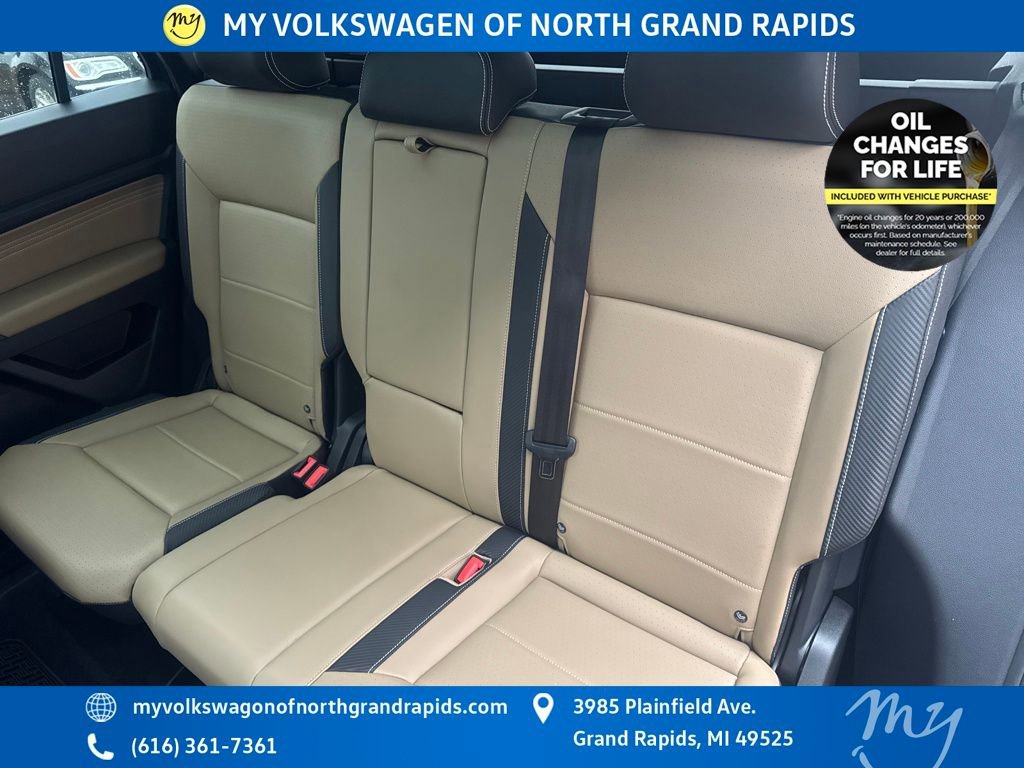 Certified 2023 Volkswagen Atlas Cross Sport SEL R-Line image 30
