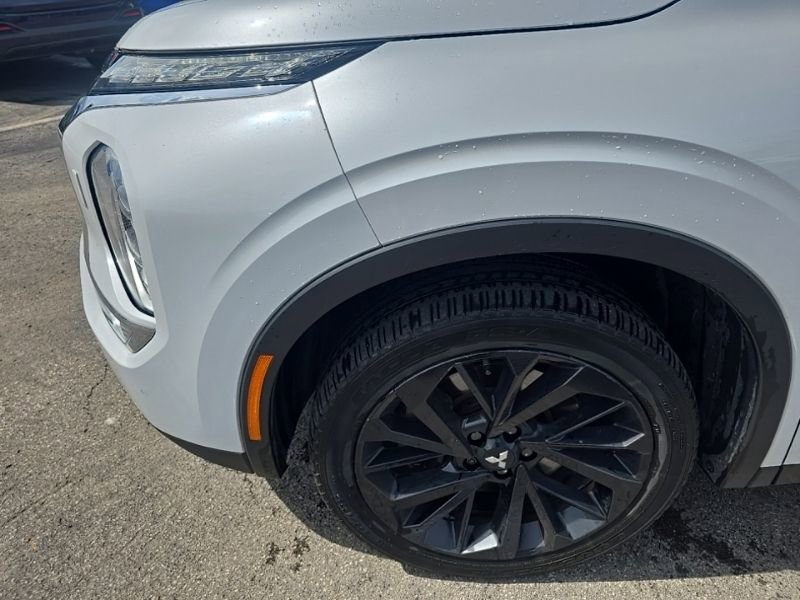 Used 2023 Mitsubishi Outlander SE AWD/4WD image 10