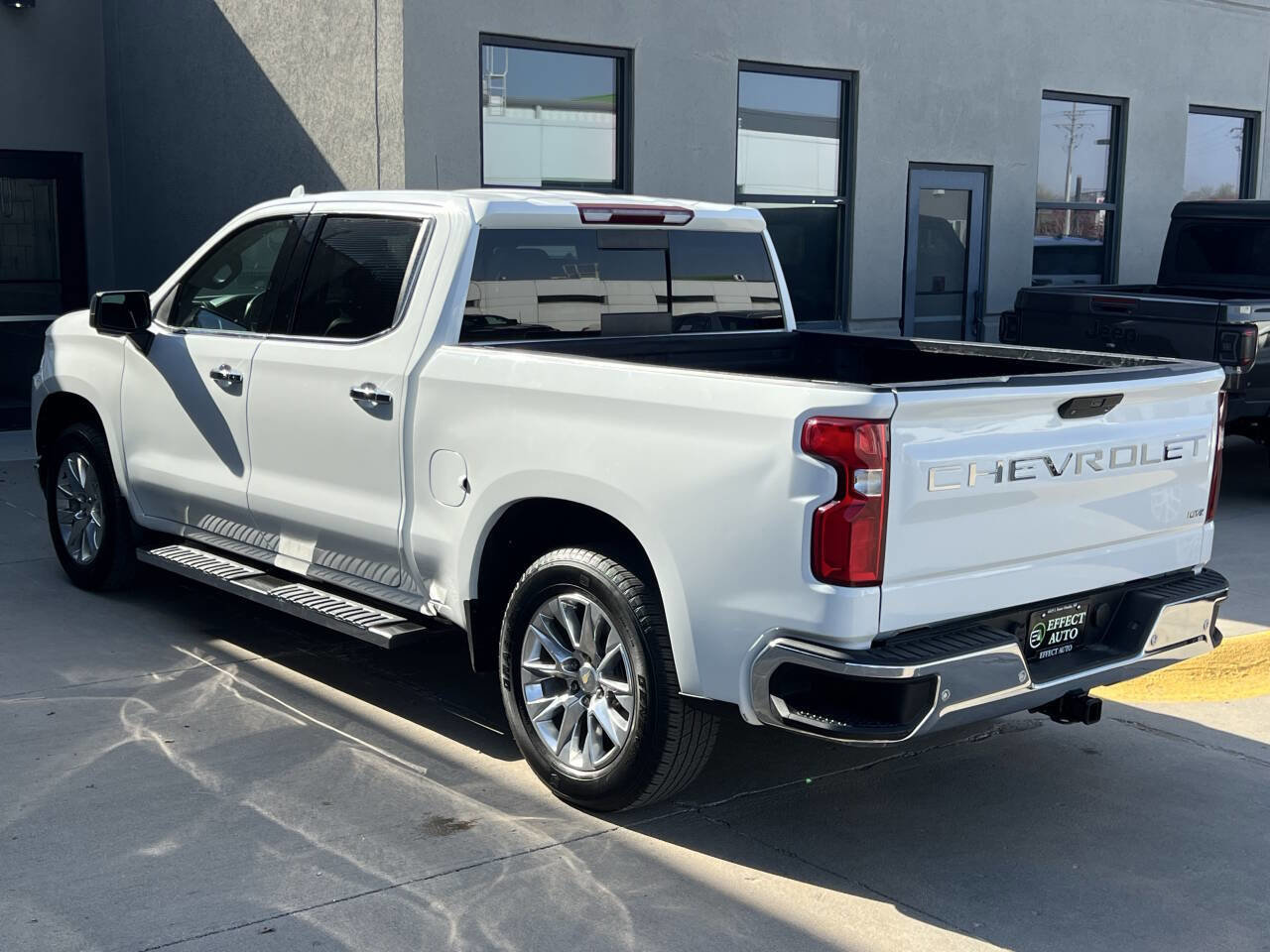 Used 2021 Chevrolet Silverado 1500 LTZ w/ LTZ Convenience Package II AWD/4WD image 8
