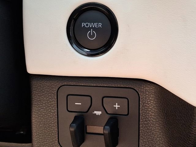 Used 2025 Toyota Tundra Capstone AWD/4WD image 18