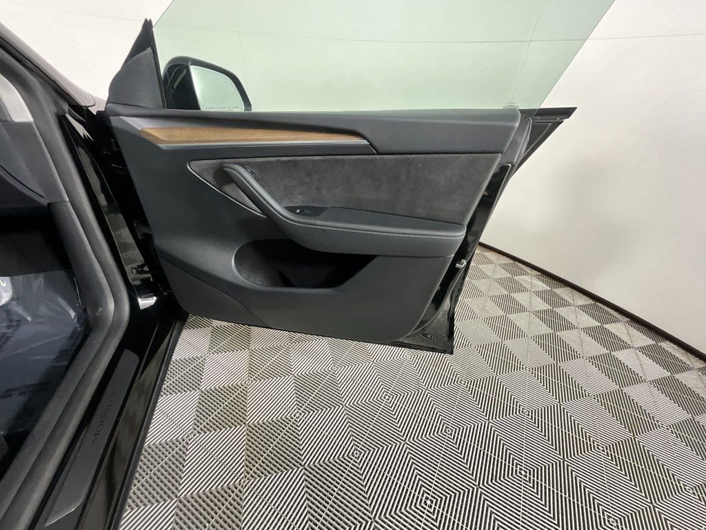 Used 2024 Tesla Model Y Long Range image 20