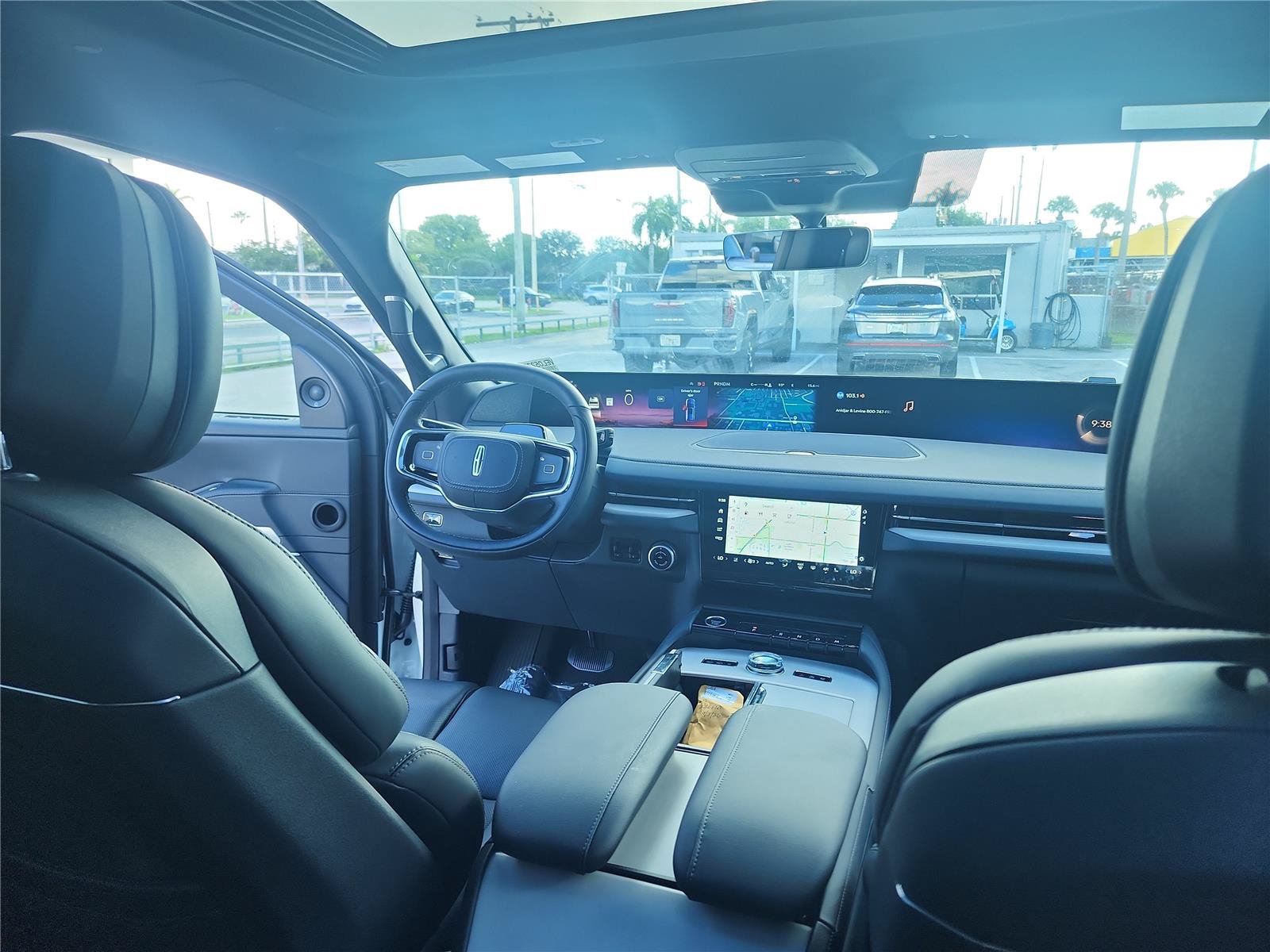 New 2027 Lincoln Navigator Reserve w/ Jet Appearance Package AWD/4WD image 25