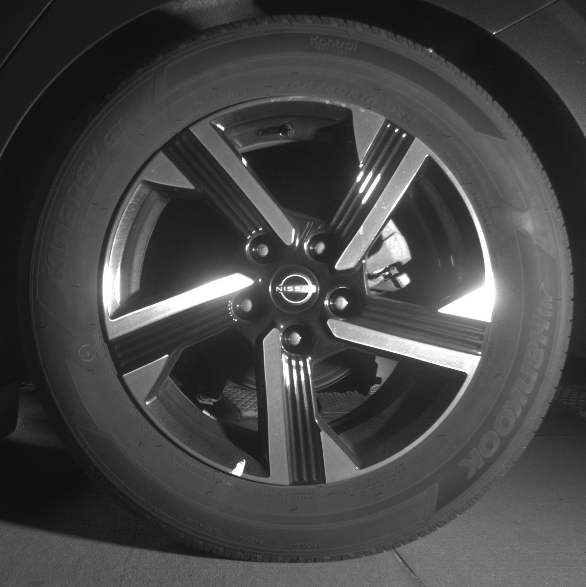 Used 2025 Nissan Sentra SV FWD image 14