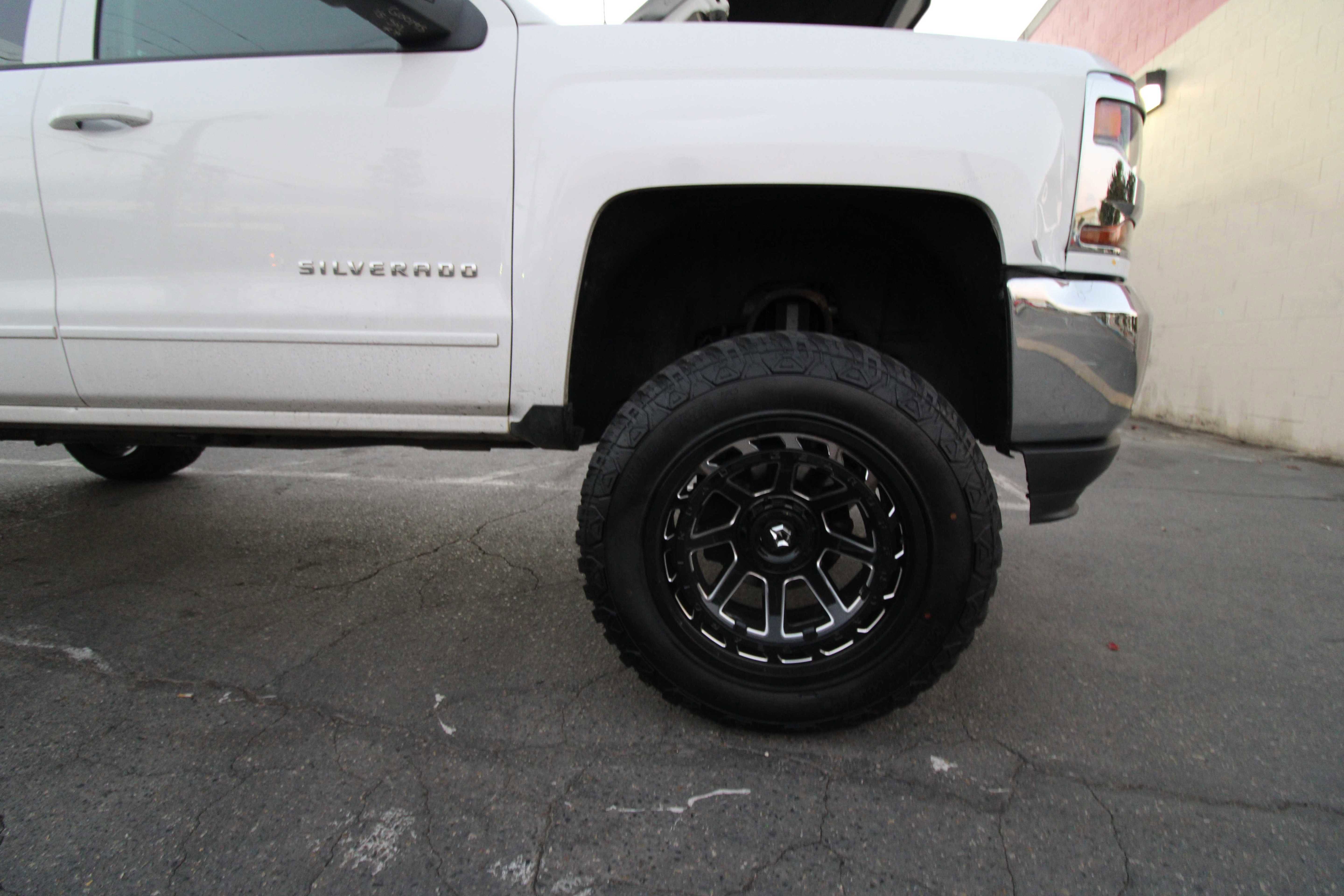 Used 2018 Chevrolet Silverado 1500 LT w/ All Star Edition image 24