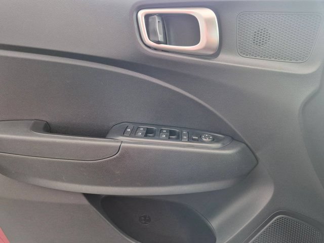 Used 2025 Hyundai Venue SEL FWD image 11