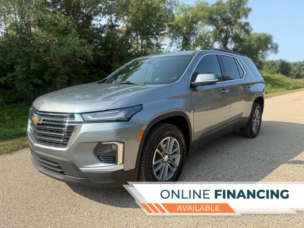 Used 2023 Chevrolet Traverse LT image 1