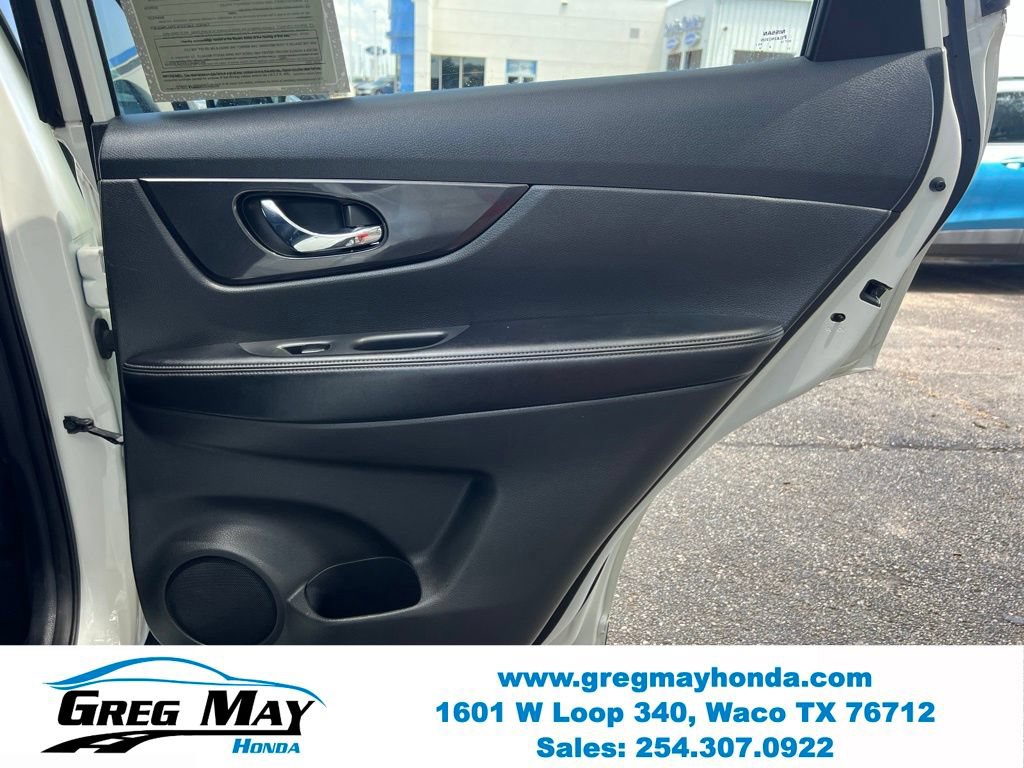 Used 2017 Nissan Rogue SV w/ SV Family Package FWD image 13