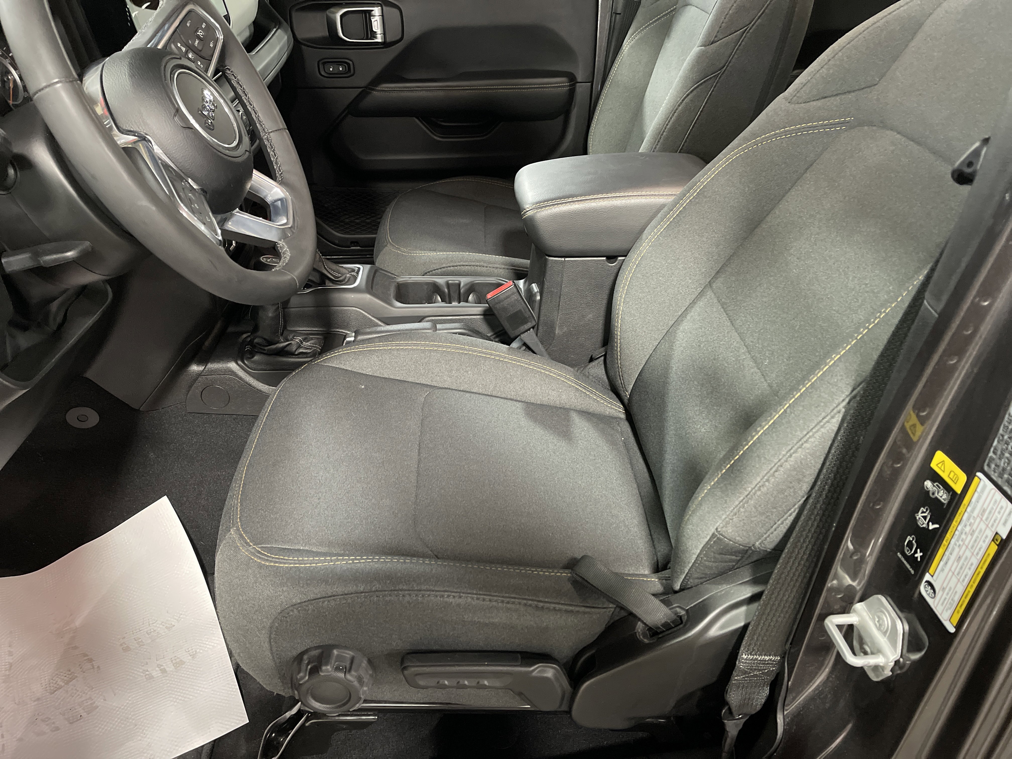 Used 2025 Jeep Wrangler Sahara image 8