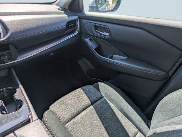 Used 2024 Nissan Rogue SV FWD image 19