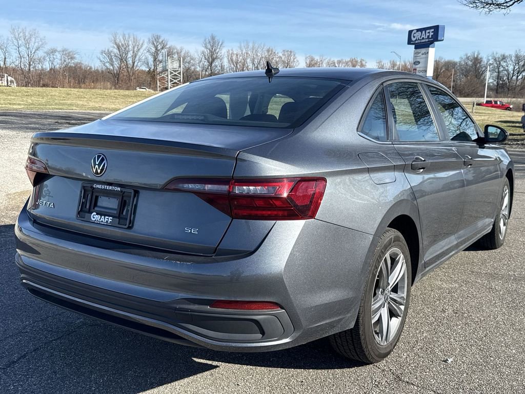 Used 2024 Volkswagen Jetta SE image 8