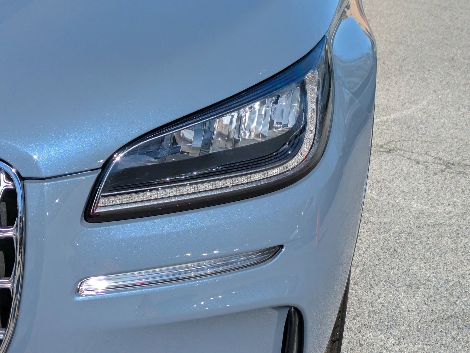 Certified 2025 Lincoln Corsair FWD w/ Equipment Group 101A image 12