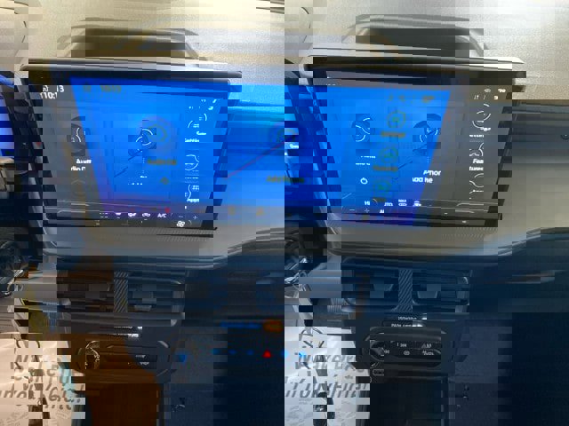 New 2025 Ford Maverick XL w/ Equipment Group 102A image 21